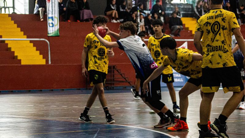 Más de 900 jugadores participan del Nacional de Clubes de Handball